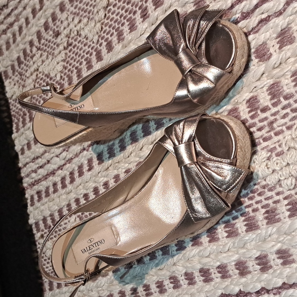🎉POSH SALE ~ VALENTINO GARAVANI sz 39 made in Italy heels, $1,395.00